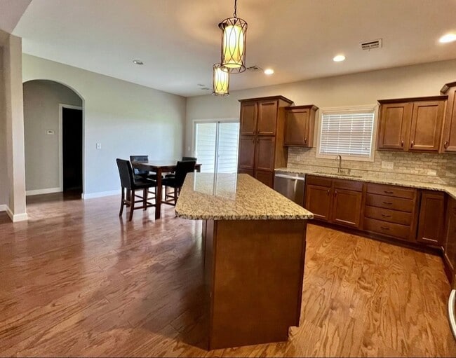 Building Photo - Executive Style Home in Grand Mere