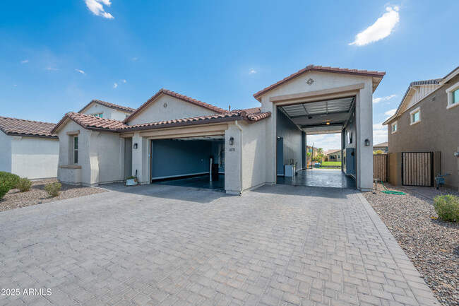 Building Photo - 40771 W Little Dr