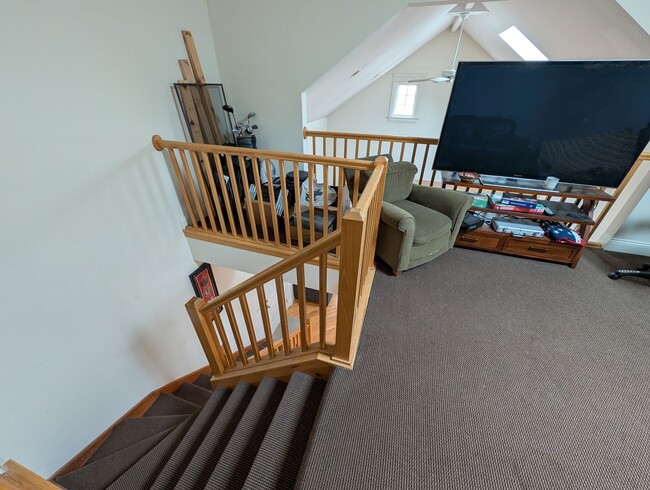 Building Photo - Rarely on the Market! Luxury 4-Bed/3-Bath Duplex in Lincoln Park