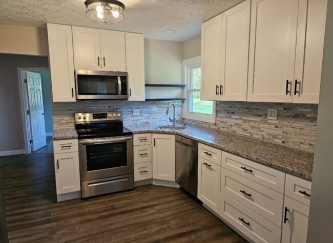 Building Photo - 3693 Shaker Rd