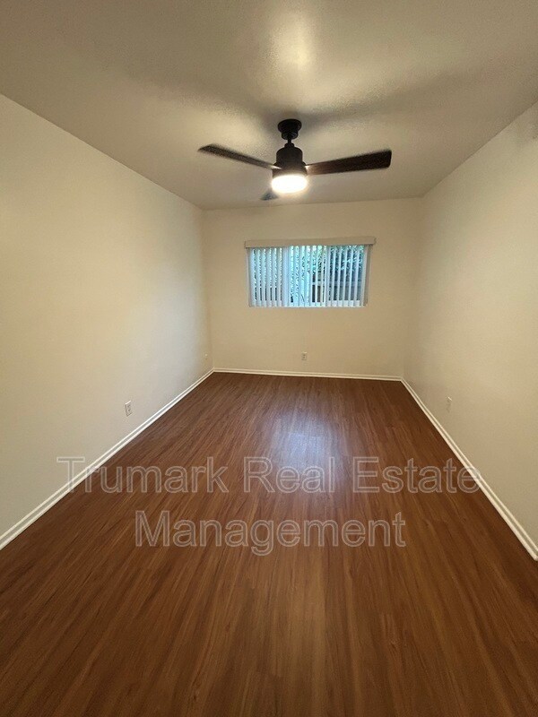 Building Photo - 555 Palm Dr