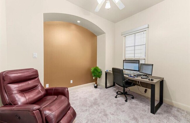 Building Photo - 1215 Roberts St