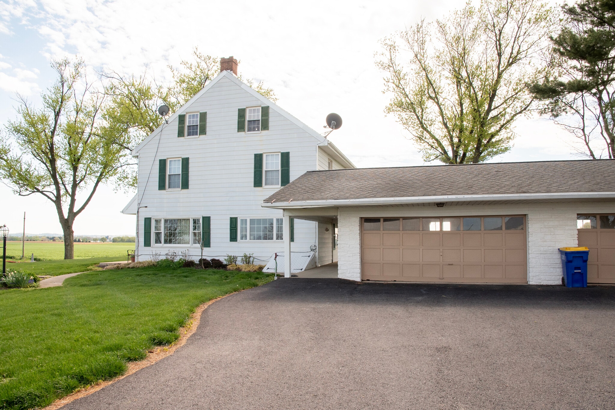 Building Photo - 488 S Colebrook Rd