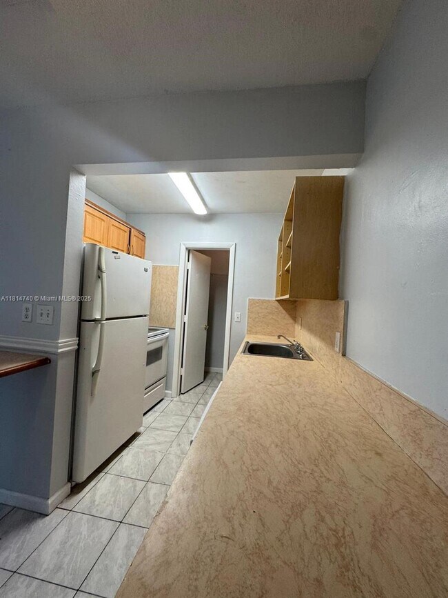 Building Photo - 1522 NE 34th Ct