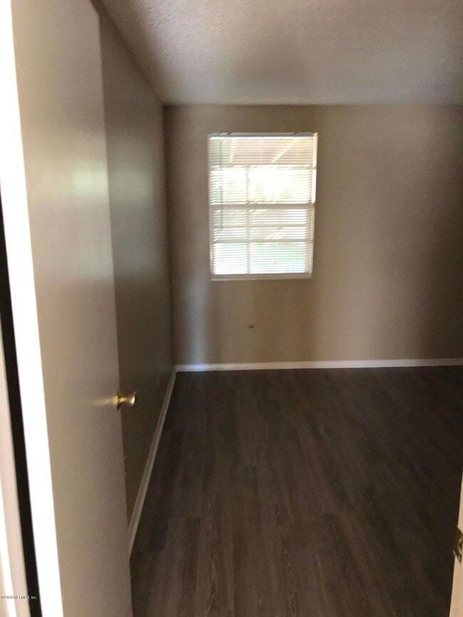 Building Photo - 1323 Solar Cir