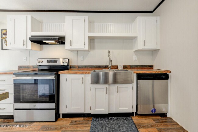 Building Photo - 9139 Gum Log Rd