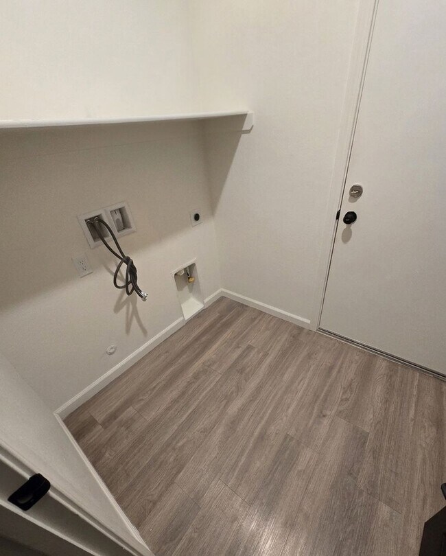 Building Photo - 799 W Brown Ave