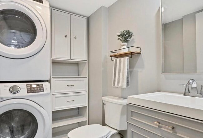 Building Photo - 2117 21st Ct