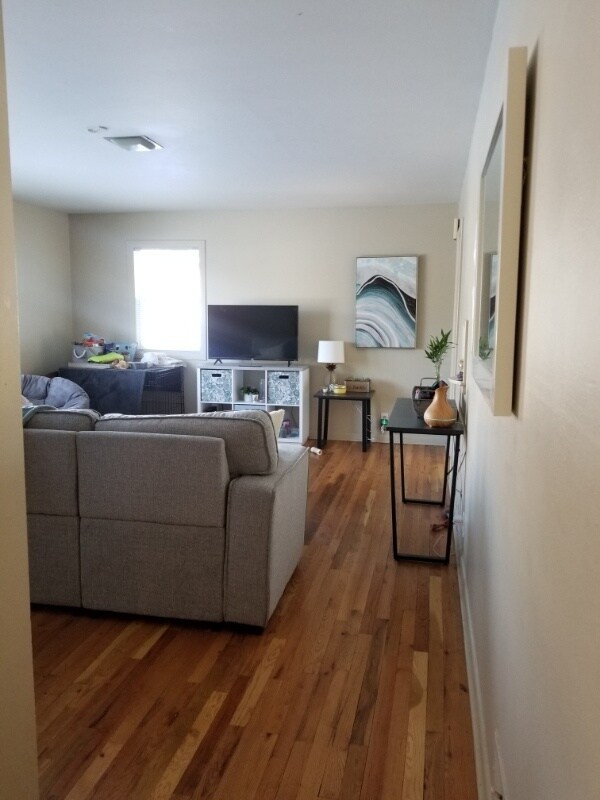Building Photo - 1325 Crestmore Pl