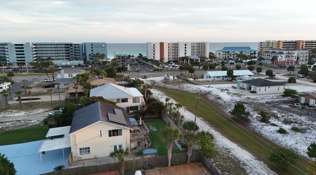 Building Photo - 723 Sailfish Dr