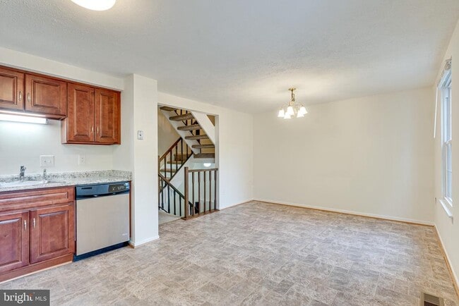 Building Photo - 6518 Alexis Ln