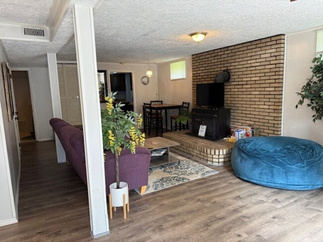 Building Photo - Knoxville 37921 - 1 bed 1 bath downstairs ...