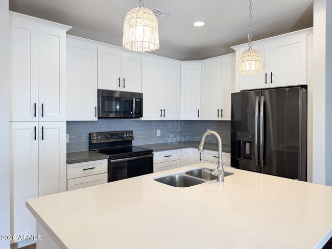 Building Photo - 5145 E Hash Knife Draw Rd