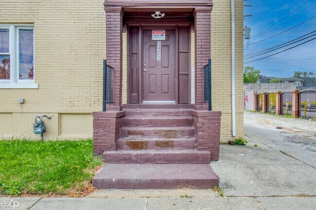 Building Photo - 5421 Toledo St
