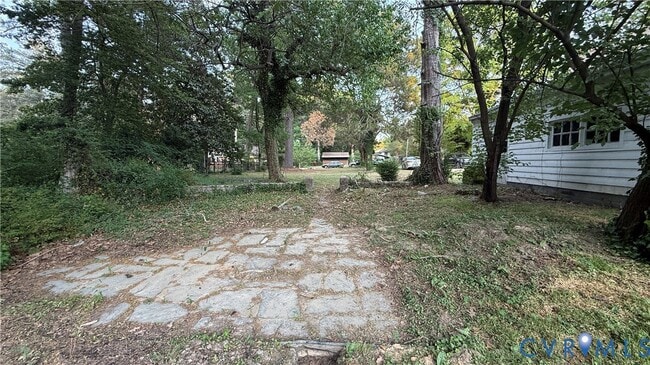 Building Photo - 335 Claremont St