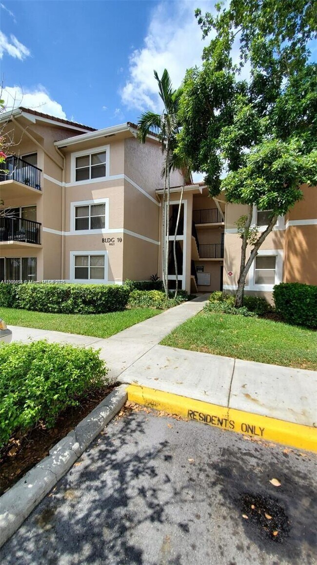 Building Photo - 8821 Wiles Rd