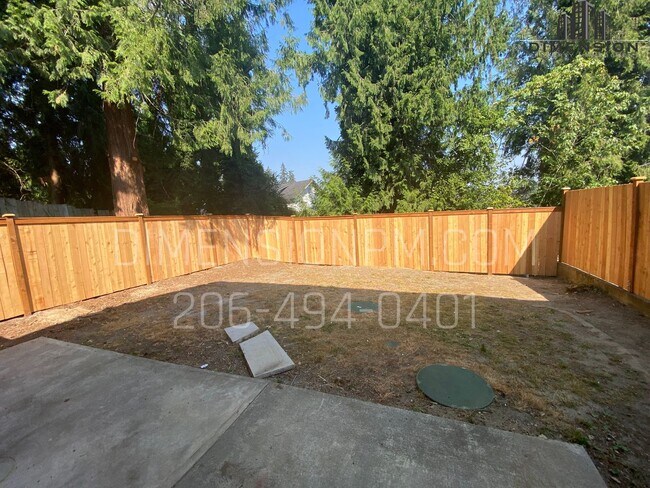 Building Photo - Newly Refreshed 2 Bed Duplex