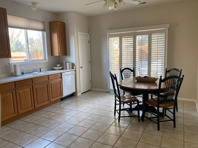 Building Photo - Lovely 2 Bed Plus Office Ranch Home on Eastside
