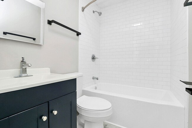 Building Photo - Beautifully Updated Duplex Near NoDa!!