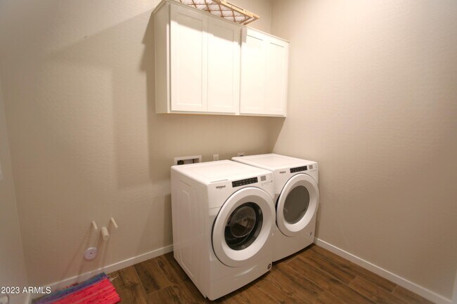 Building Photo - 1201 E Cherrywood Pl