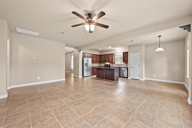 Building Photo - 808 Middle Creek Dr