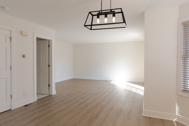 Building Photo - 713 Stevens St