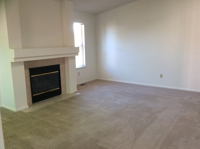 Building Photo - Beautiful Home in Brookdale Skyline Community!