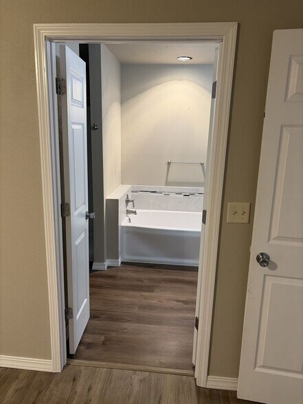 Building Photo - 521 Micahs Crossing