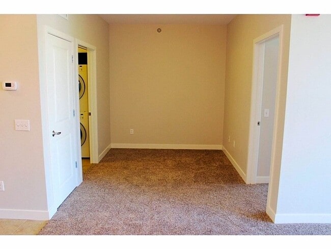 Building Photo - Eastwood Commons 1bd/1ba Condo - Available 6/1
