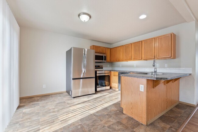 Building Photo - Beautiful 4bed/2.5bath - 1/2 OFF First months rent!