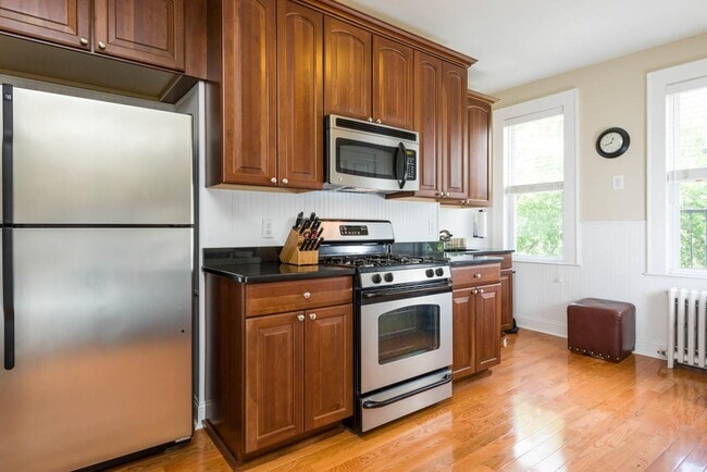 Primary Photo - 532 Adams St