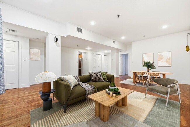 Building Photo - 357 Varick St