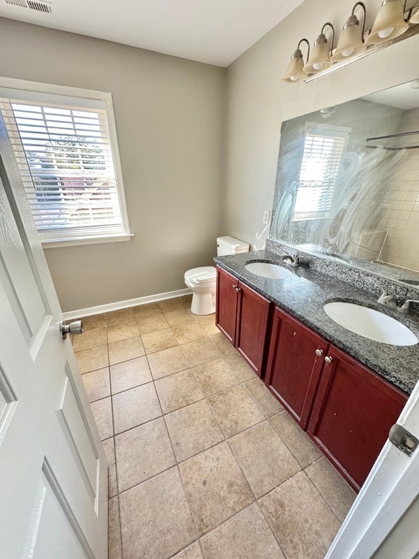 Building Photo - 623 E Gladstone Ave