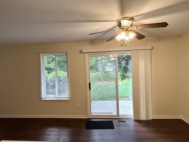 Building Photo - **MOVE IN BY DECEMBER 1ST AND RECEIVE FREE JANUARY RENT!**