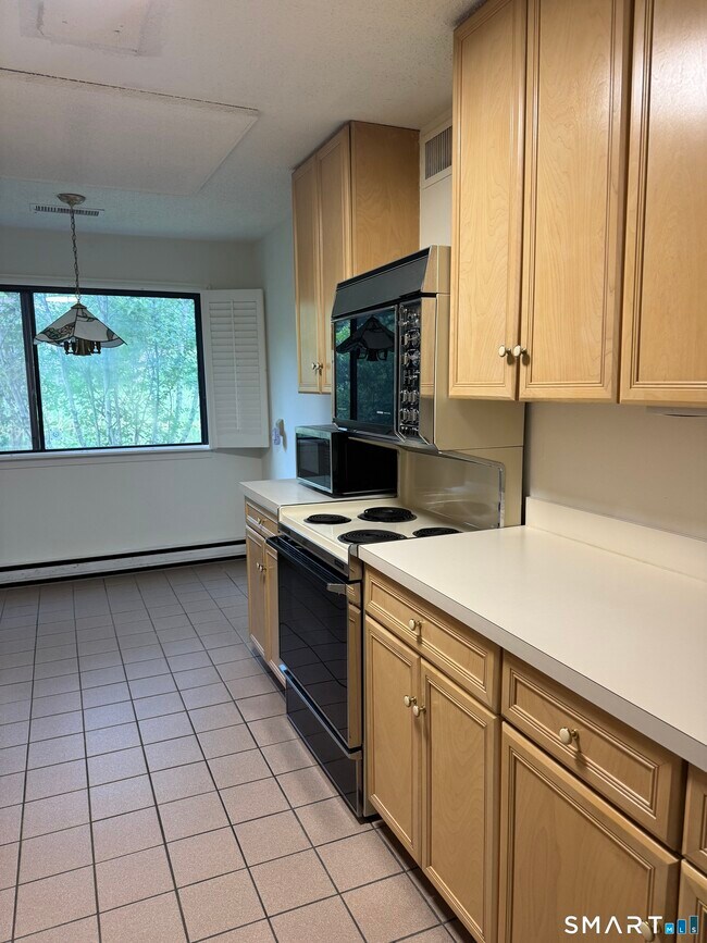 Building Photo - 491 Unit B Heritage Vlg
