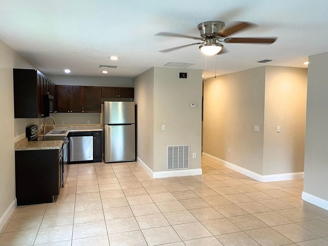 Building Photo - 482 Martigues Dr