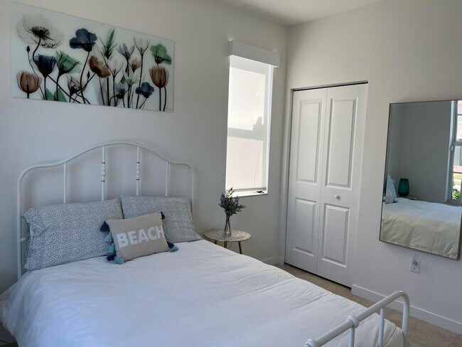 Building Photo - 6271 SE Portofino Cir