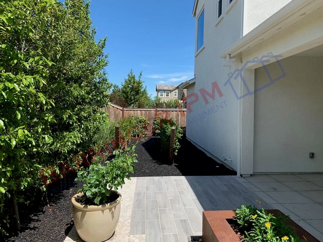 Building Photo - House is occupied *DO NOT DISTURB TENANTS* Call office with any questions