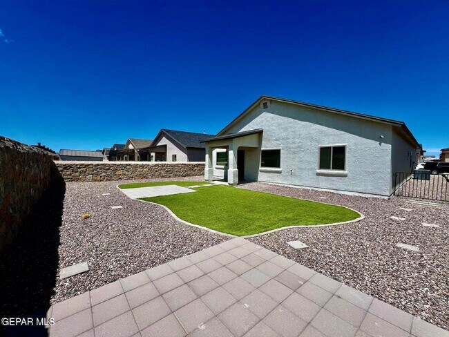 Building Photo - 14740 Mike a Mendoza Ave
