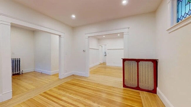 Building Photo - 147 Langdon Ave