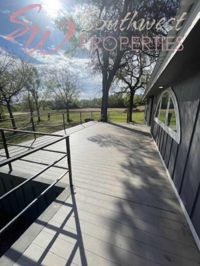 Building Photo - 3 Bedroom 2 Bathroom in the country!