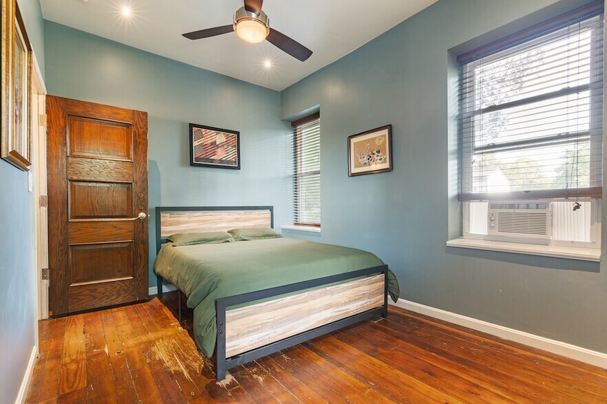 Building Photo - 717 Lampton St