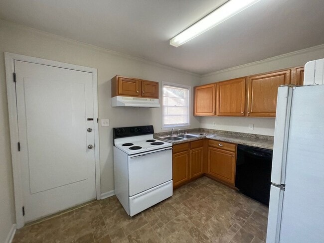 Building Photo - PRE-LEASING FOR AUGUST 2026!