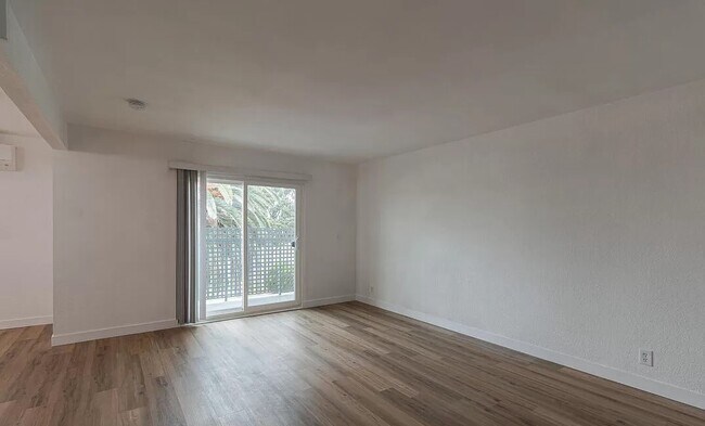 Living Room - 601 S Grevillea Ave