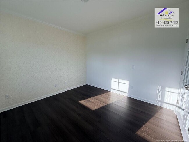 Building Photo - 156 Hanover Dr