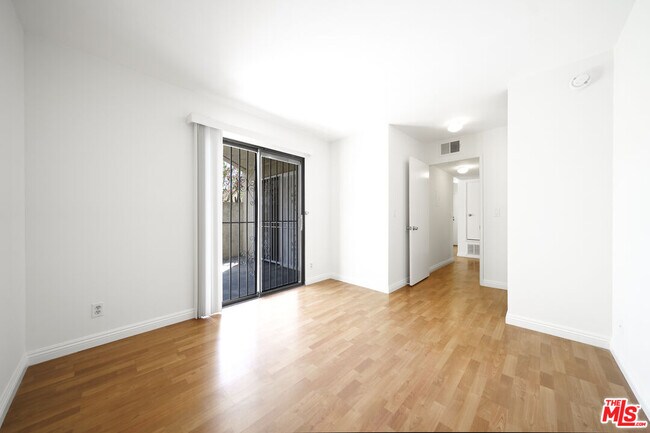 Building Photo - 1425 W 12th St