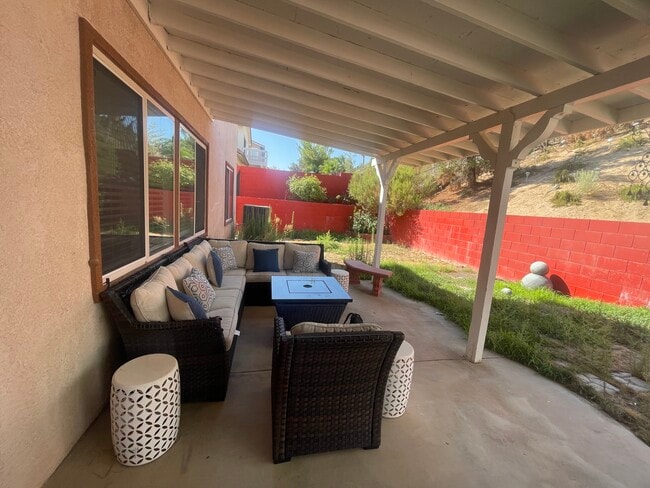 Building Photo - 38343 Bonino Dr