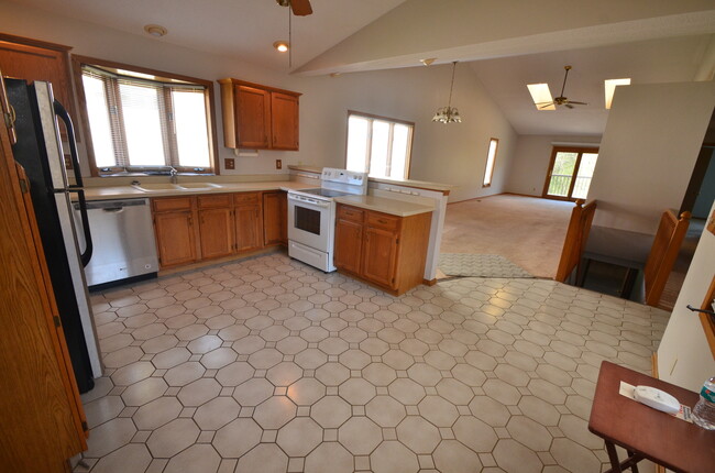 Building Photo - 1239 Wood Creek Bend