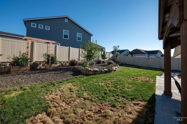 Building Photo - Spacious Modern Home w/Open Floor-Plan