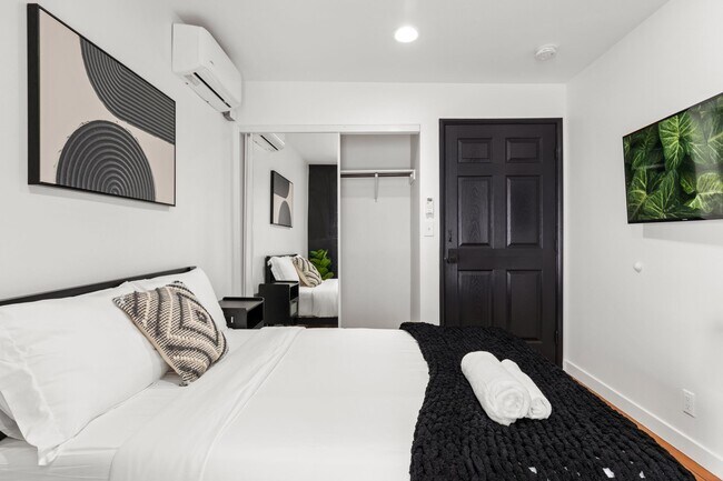 Building Photo - 10777 Ashton Ave